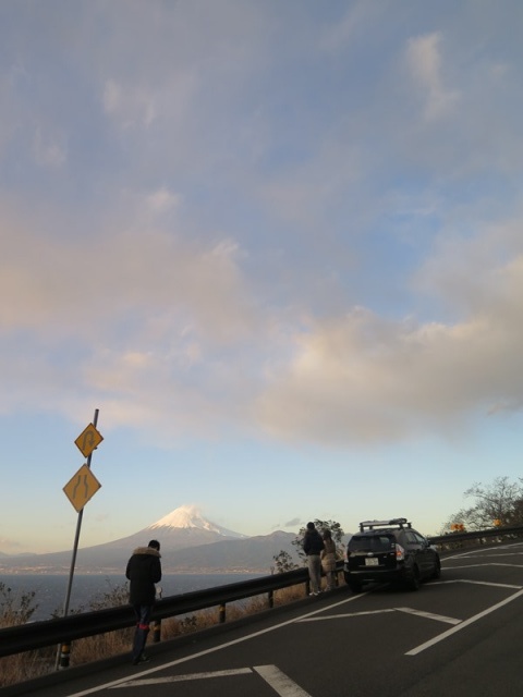 ビュースポットで富士山を望む