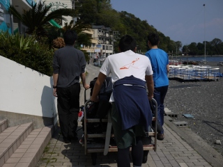 台車を押して