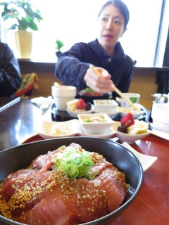 マグロ丼っ