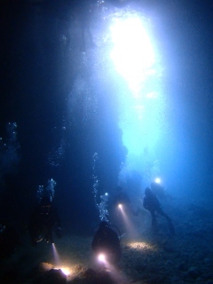 青の洞窟でダイビング！