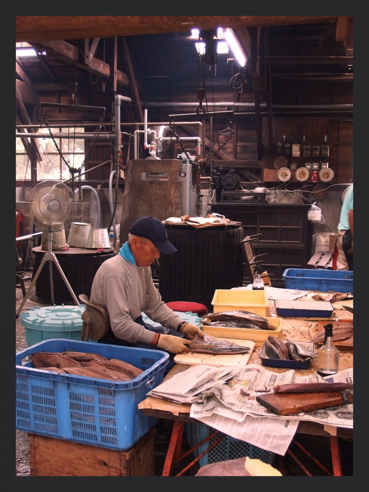 重厚な技、年期が刻まれた道具・・・