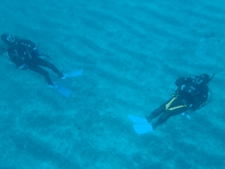 ２人とも浮いてます