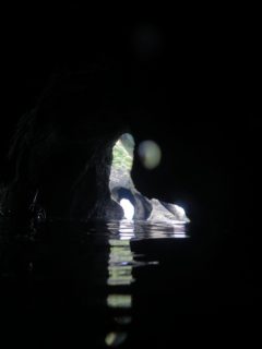 水面洞窟