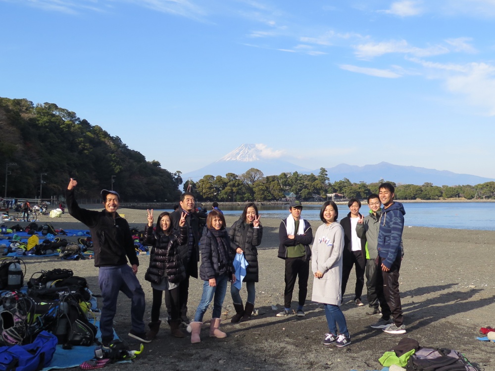 富士山バックに集合写真