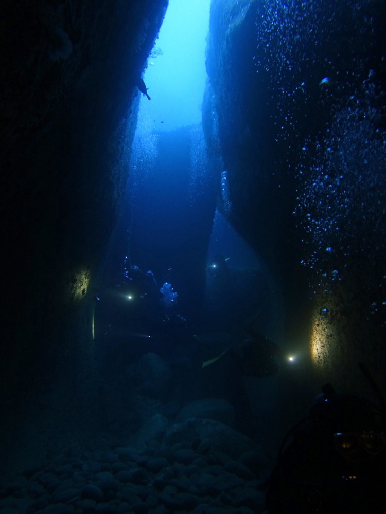 海の底の穴