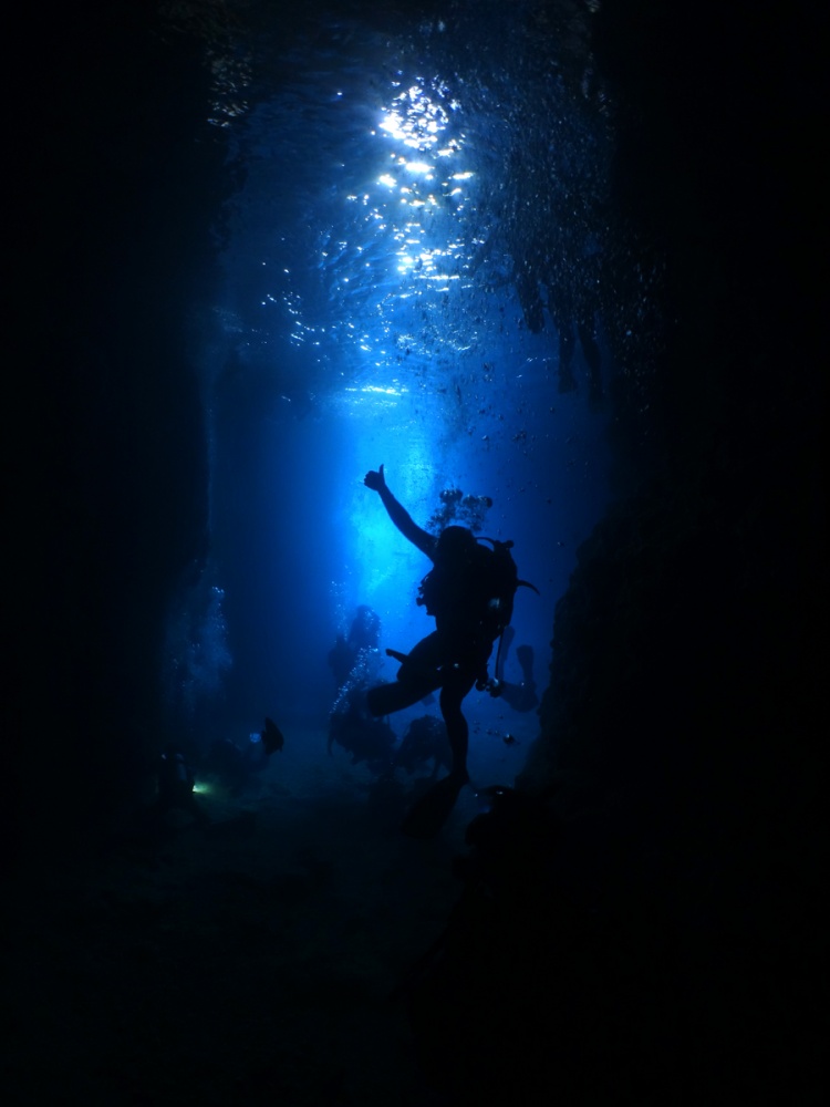 タケシルエット　青の洞窟