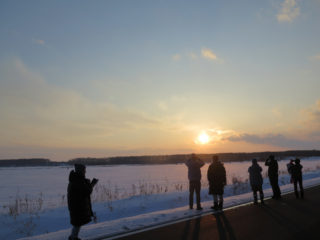 雪原に沈む夕日