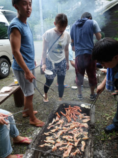 焼き場は熱いよ