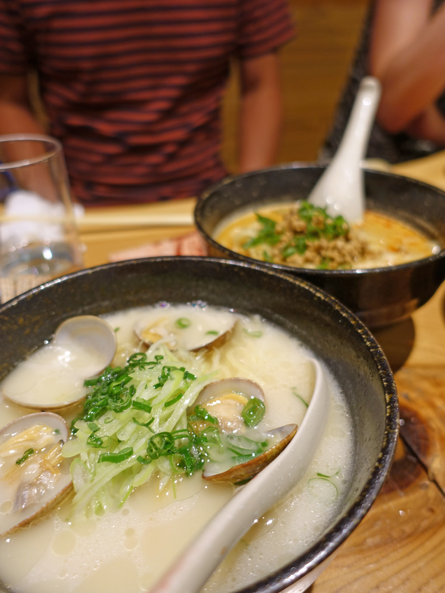 〆のアサリラーメンと担々麵っ