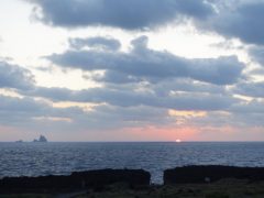 夕陽＠三宅島メガネ岩
