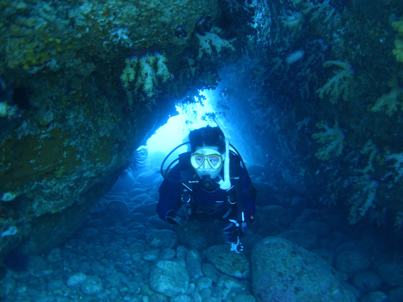 水底25mの洞窟
