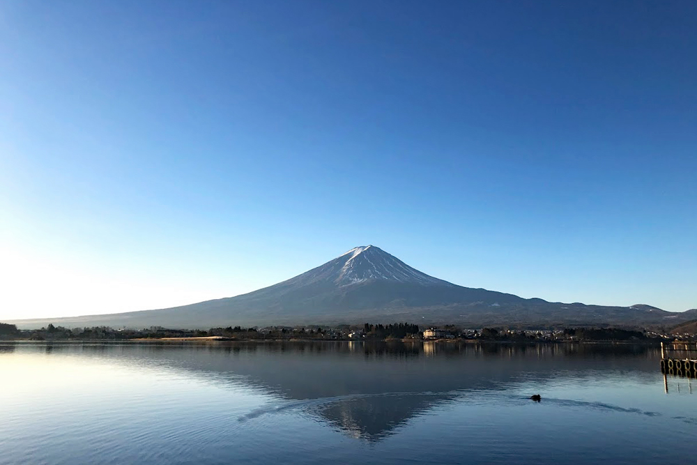 朝一番の逆さ富士。
