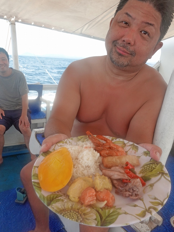 船上ビュッフェ＠東京発マラパスクアダイビングツアー